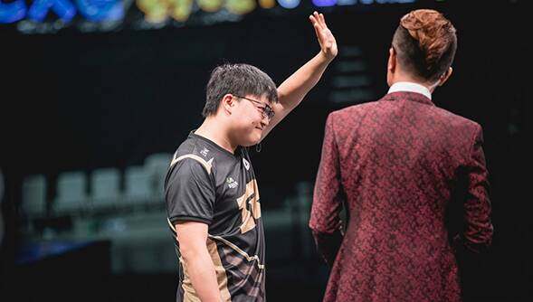 FNC横扫DK，Bin团战一打五宿命之战全球总决赛，引爆全场热议