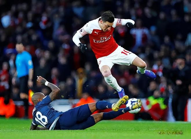 马德里竞技鏖战阿森纳，梅西状态火热